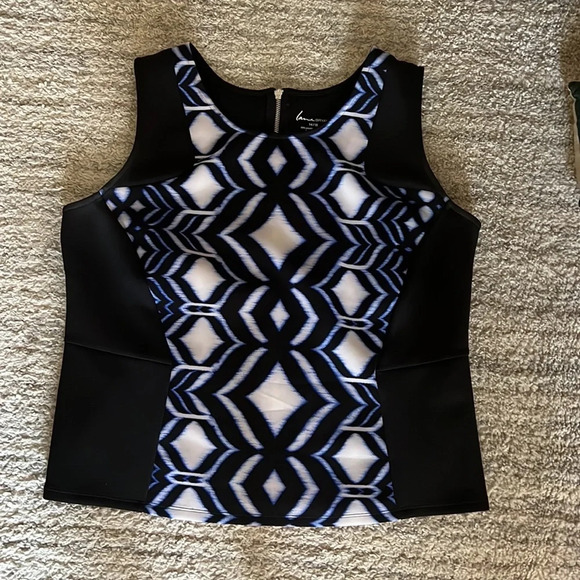 Lane Bryant ikat scuba top 14/16 navy, white. EUC sleeveless - Picture 2 of 4